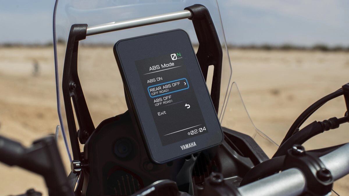 A vertical 5-inch TFT was added for 2024. The screen is easy to read at a glance and easy to navigate, especially considering there aren’t multiple submenus.