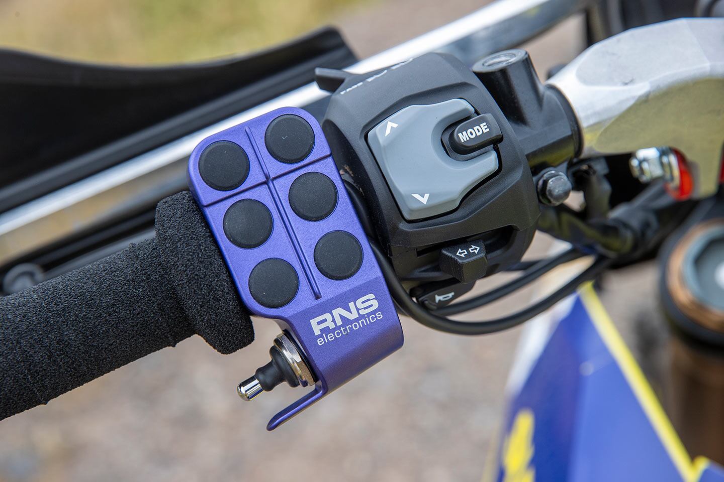 Controlling the navigation equipment is done through the RNS MultiSwitch 6v.