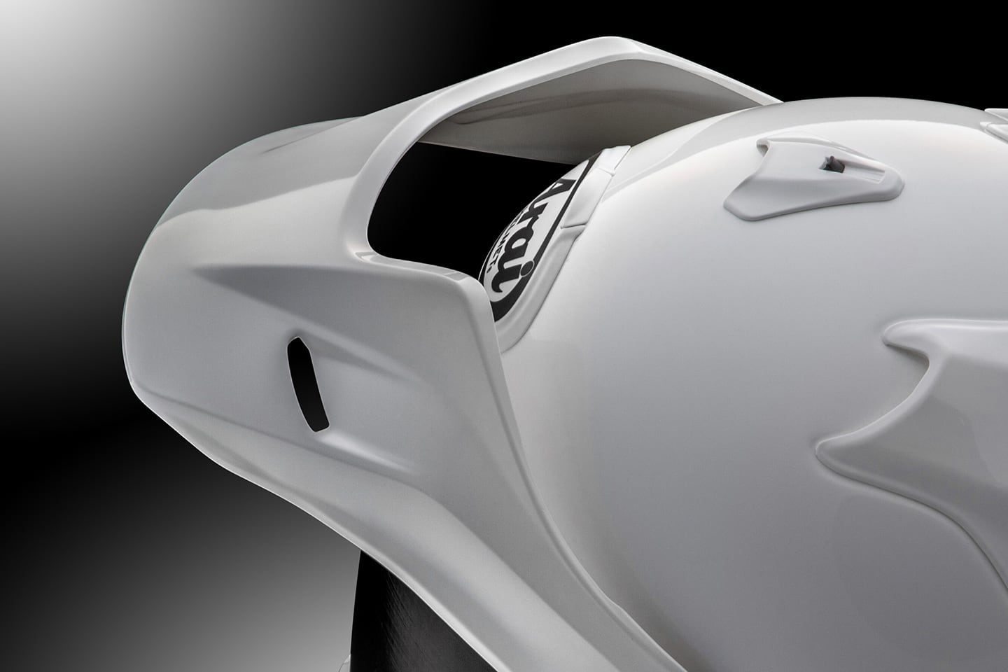 A newly designed peak provides improved aerodynamic efficiency.