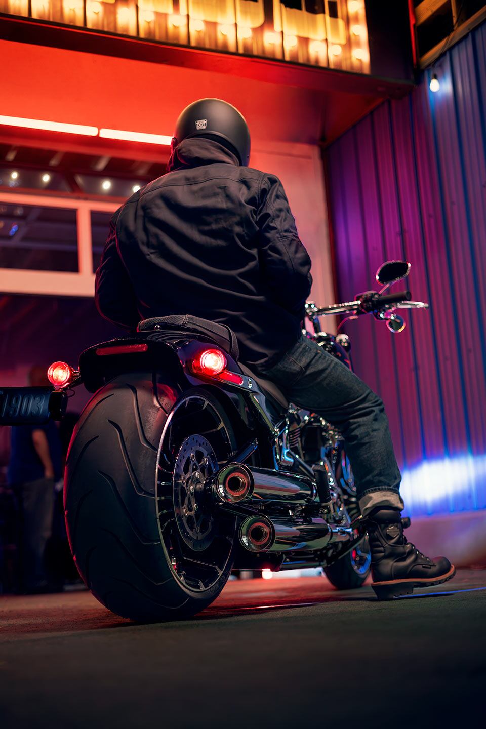 That 240-section rear tire is one of the Breakout’s calling cards, both in terms of looks and in its handling characteristics.