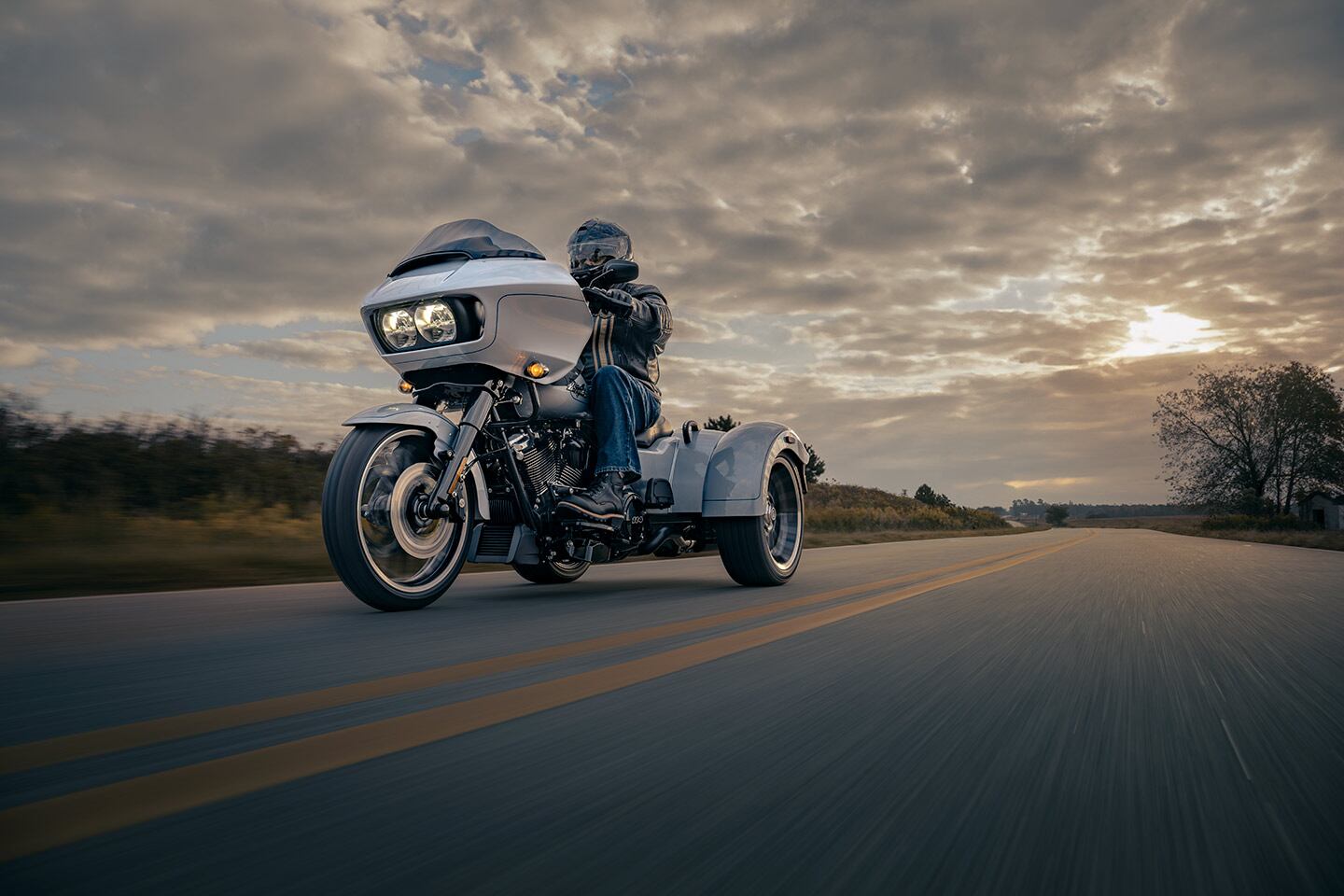 The sharknose fairing looks iconic and cuts through the wind to give riders generous wind protection.