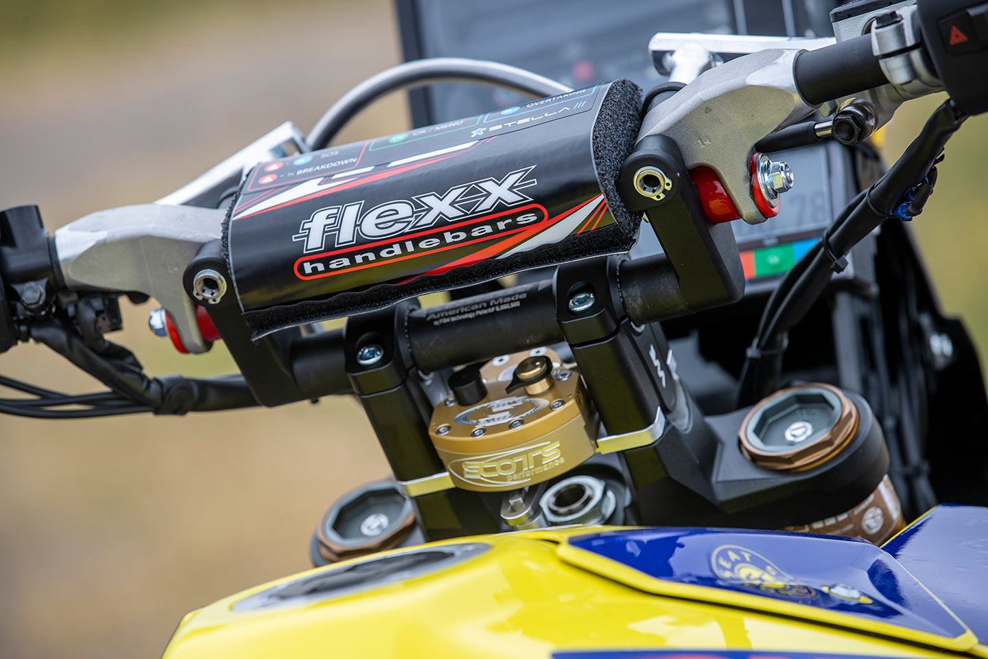 Fasst Company supplied us with its Flexx handlebar; we used a tall option.