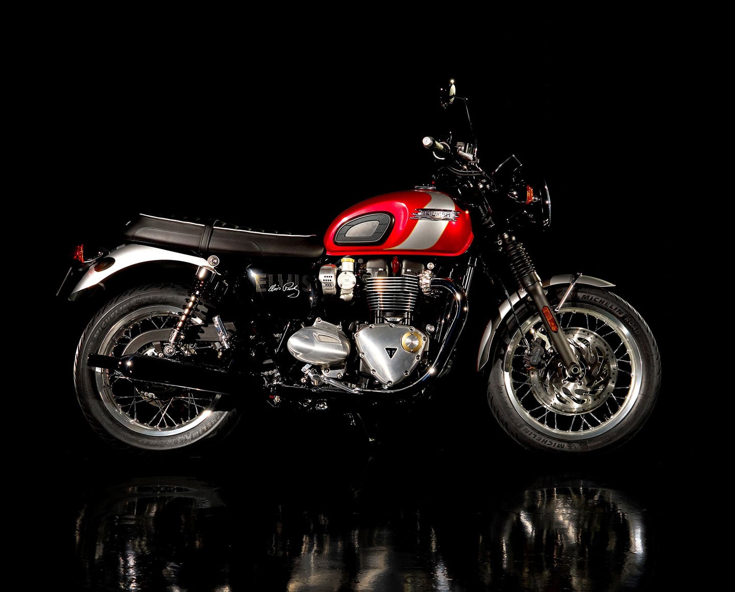 Carnival Red color scheme has been seen on other Triumph models in the portfolio, but here it’s contrasted with Aluminum Silver tank stripes. Hand-painted gold line detailing and graphics further distinguish the Elvis bike.