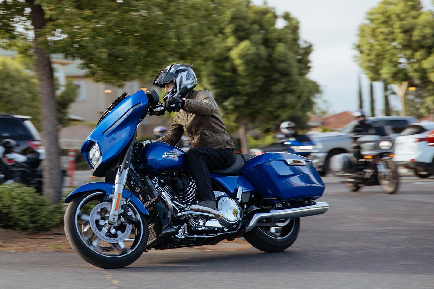 Cardo’s Packtalk Pro automatically connects to the user's smartphone faster than the rider can buckle their helmet.