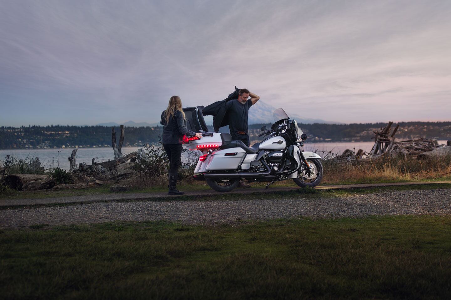 The massive top trunk’s clamshell opening maximizes carrying capacity by making it easy to load.