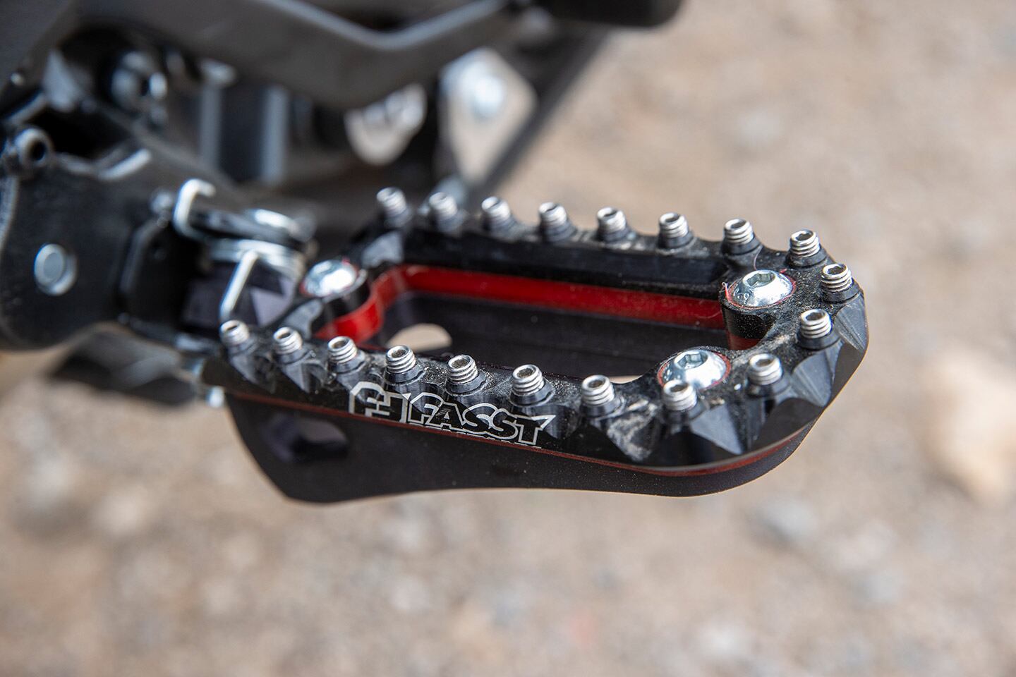 Fasst Company’s Impact Adventure pegs give the rider more support, crucial for the long days we will have racing.