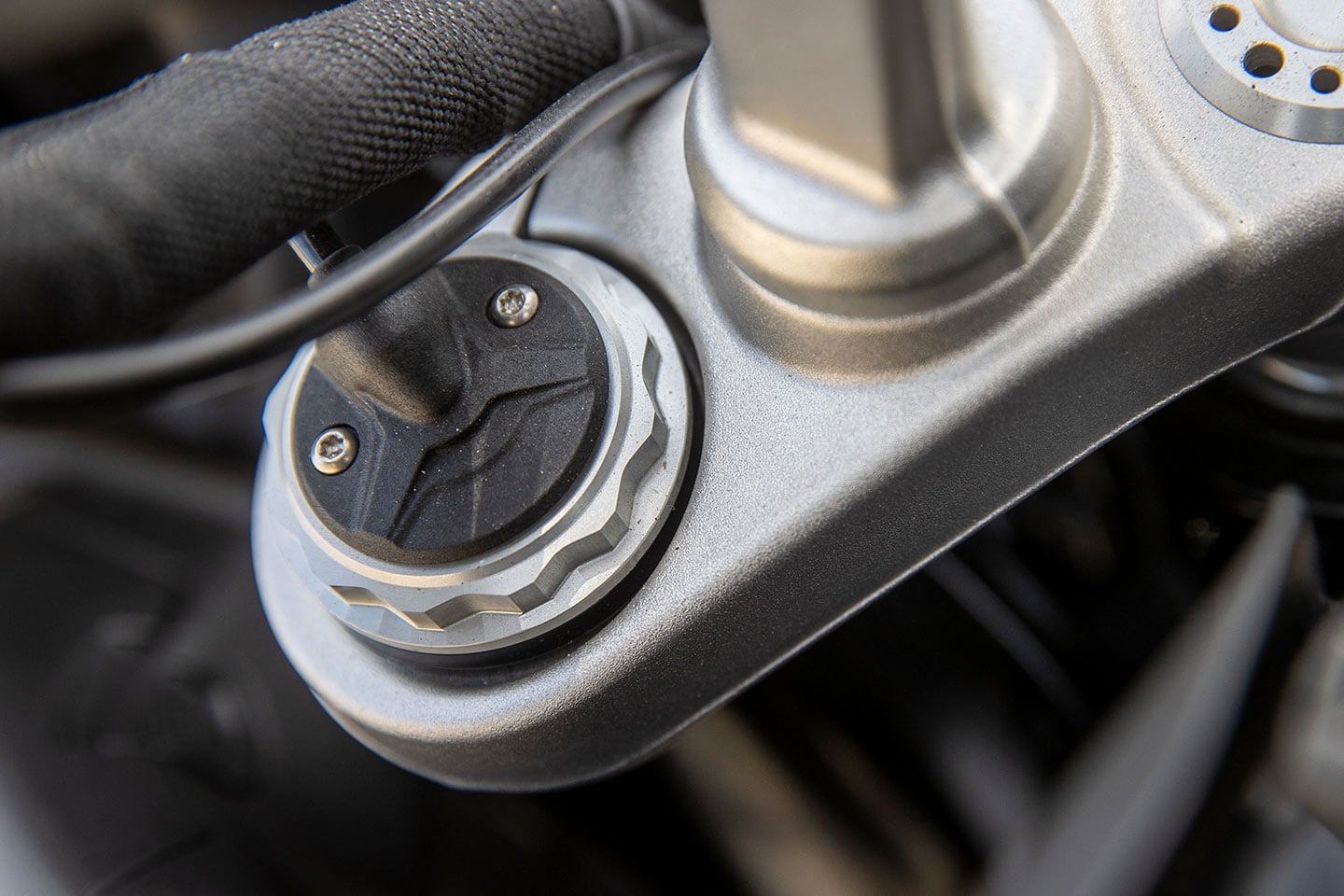 Sachs electronic suspension has three levels of adjustment and can also be tuned to accommodate a combination of rider, rider with luggage, or rider with passenger and luggage.