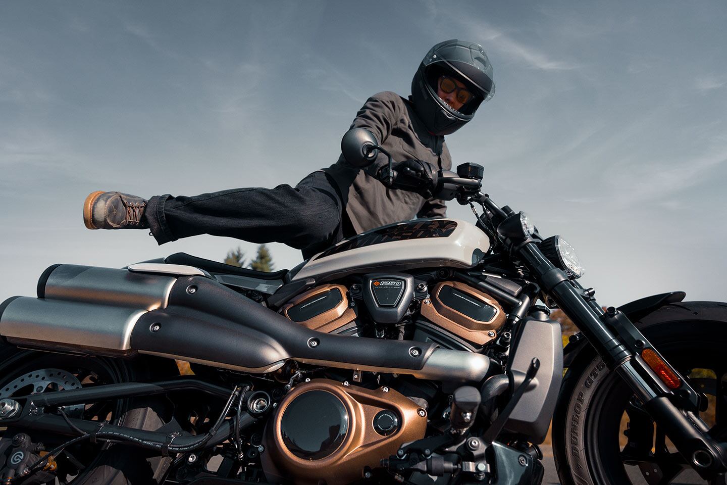 The Revolution Max 1250T engine is super torquey and refined. Maintenance-free hydraulic lash valve adjusters are a huge benefit for owners, lowering maintenance costs over the long term.