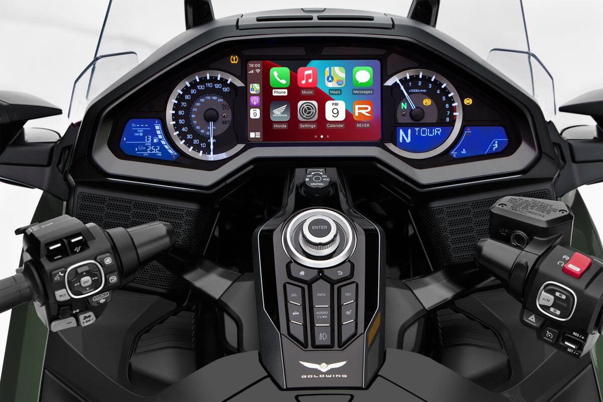The Gold Wing’s dash mixes a TFT display with analog gauges and LCD displays. While it’s very functional, a larger TFT display could simplify the cockpit and streamline the UX.