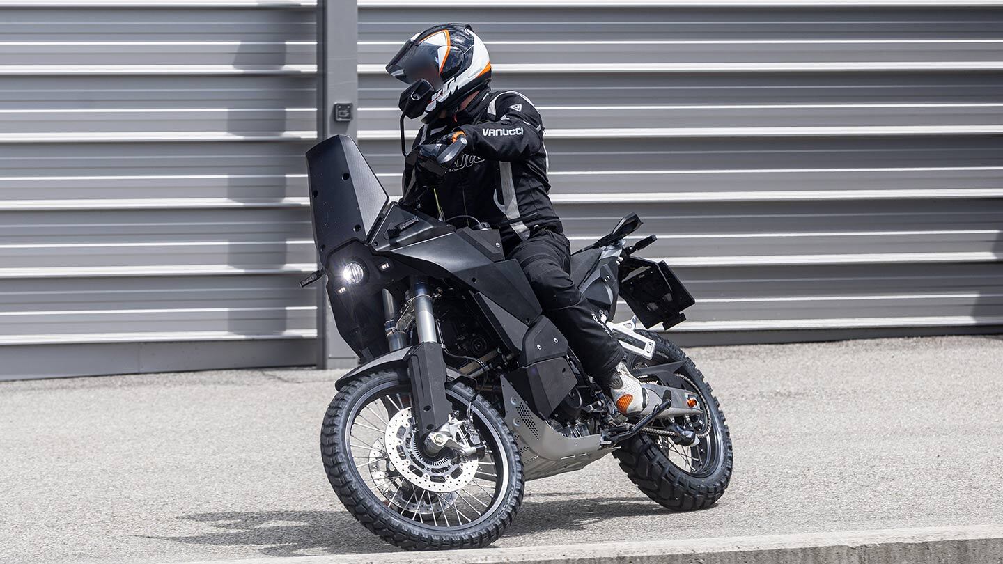 A resemblance to KTM’s 450 RR rally racer and original 990 is apparent in the new 990 Adventure.