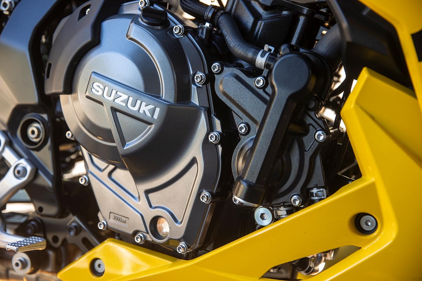 The Suzuki GSX-8R shares its engine with the V-Strom 800DE and GSX-8S.