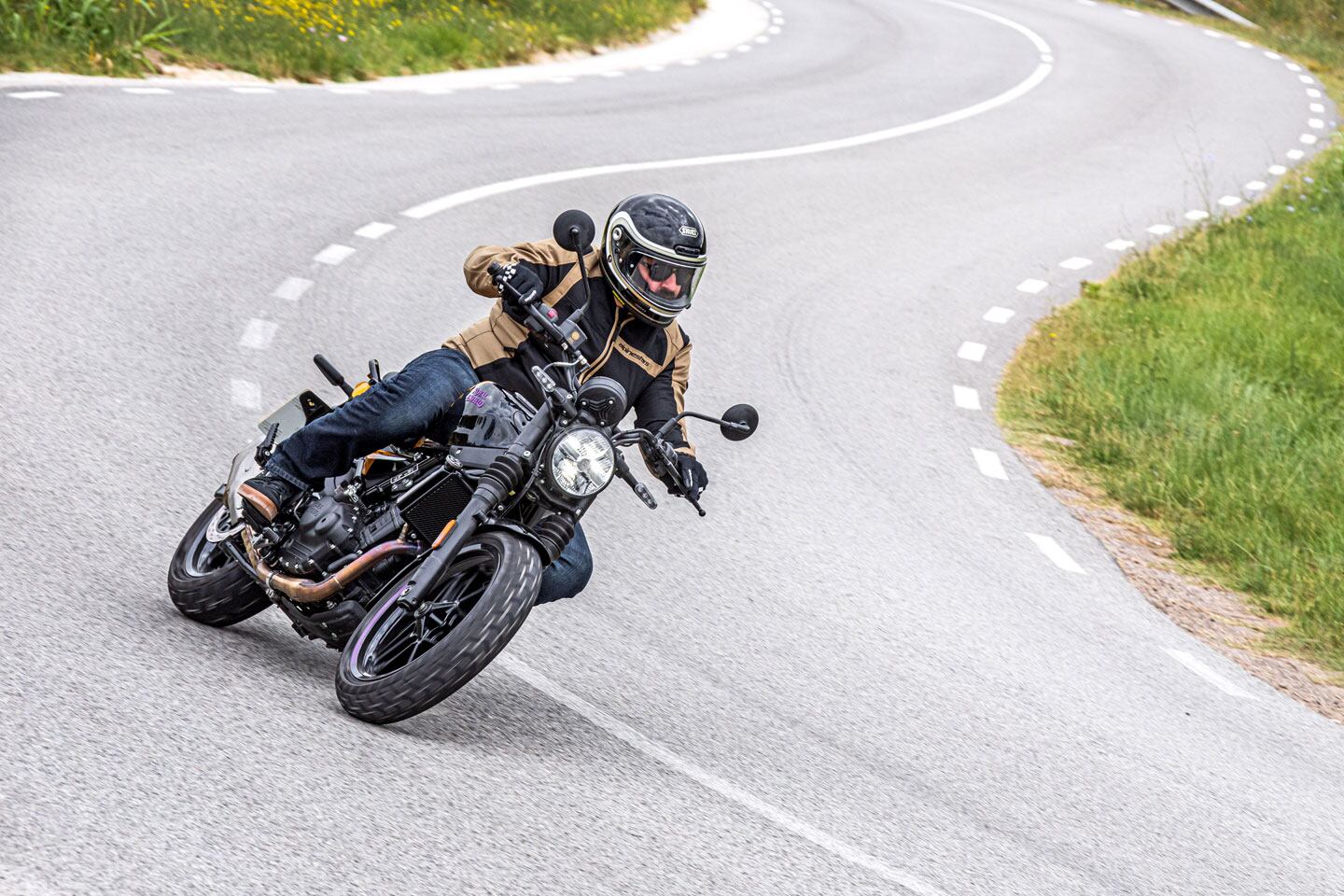 Rowing through the gears on the Guerrilla 450 is a blast as you scoot from one corner to the next.