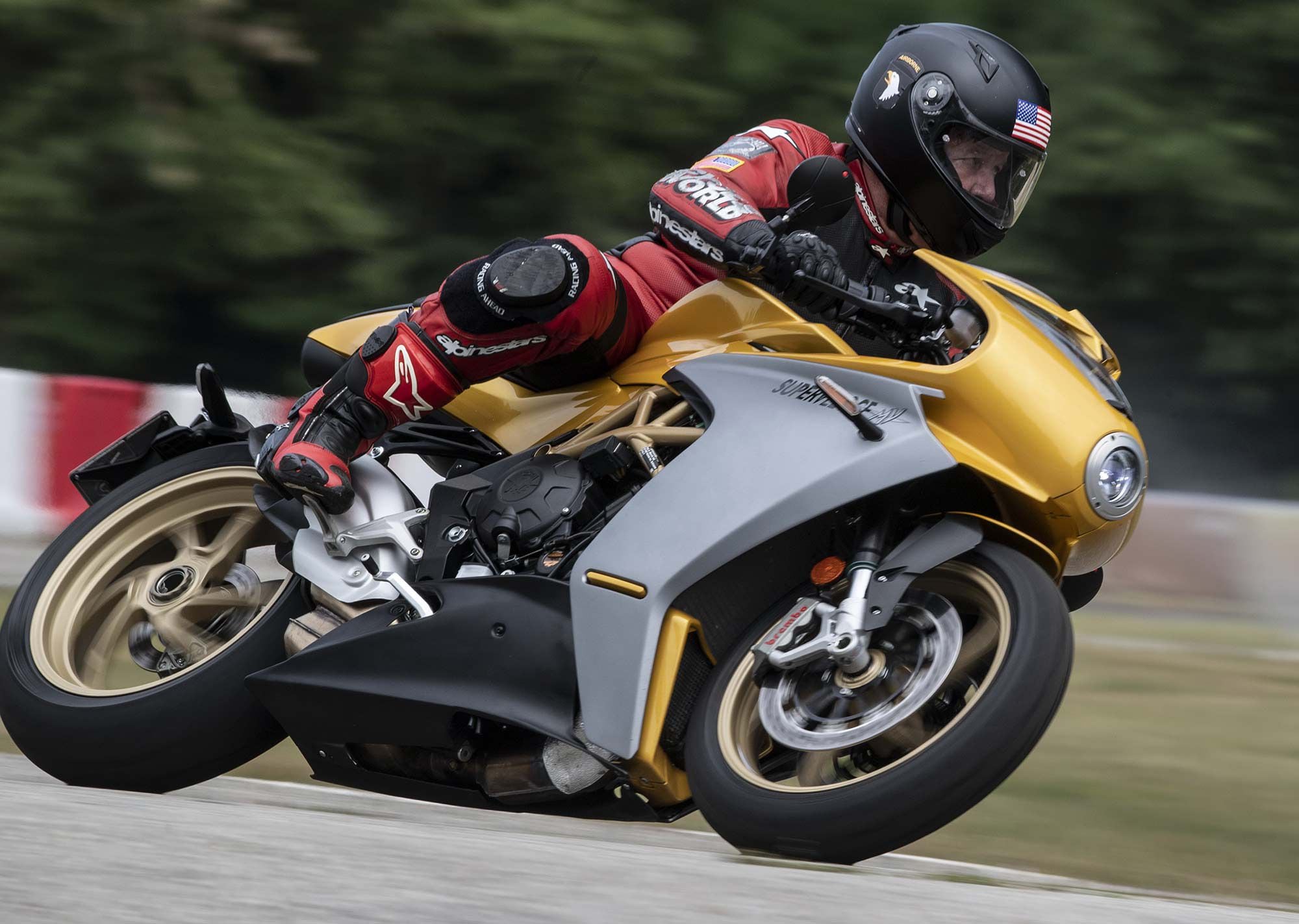 On the track, the Superveloce’s aggressive riding position is completely appropriate. It’s classic sportbike seating: high pegs, clip-on bars below the top clamp, and minimal passenger accommodations.