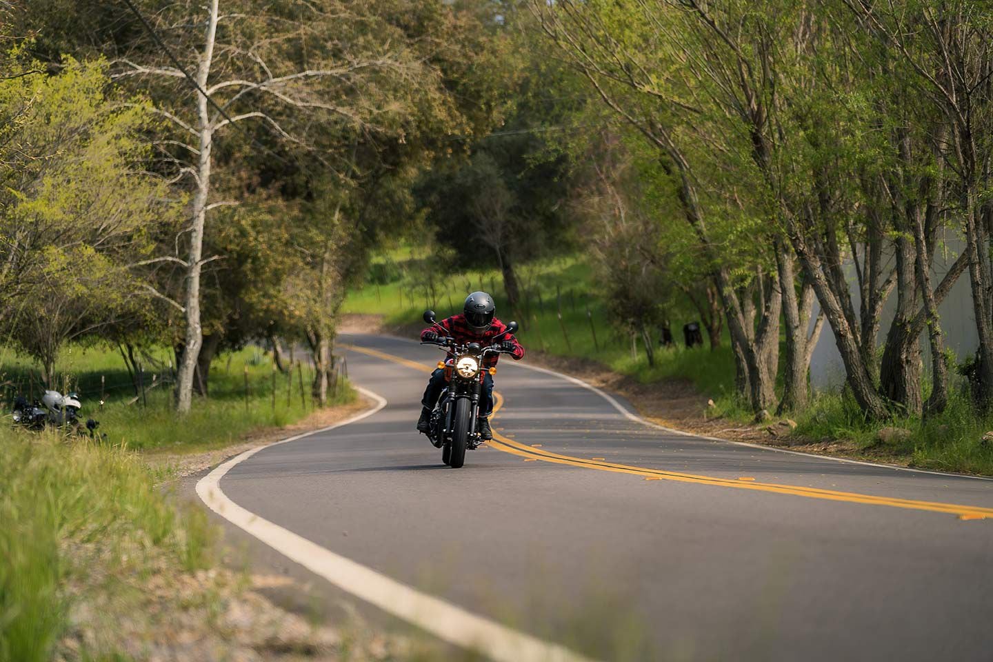 A contoured seat and neutral riding position generate comfort for all-day rides.