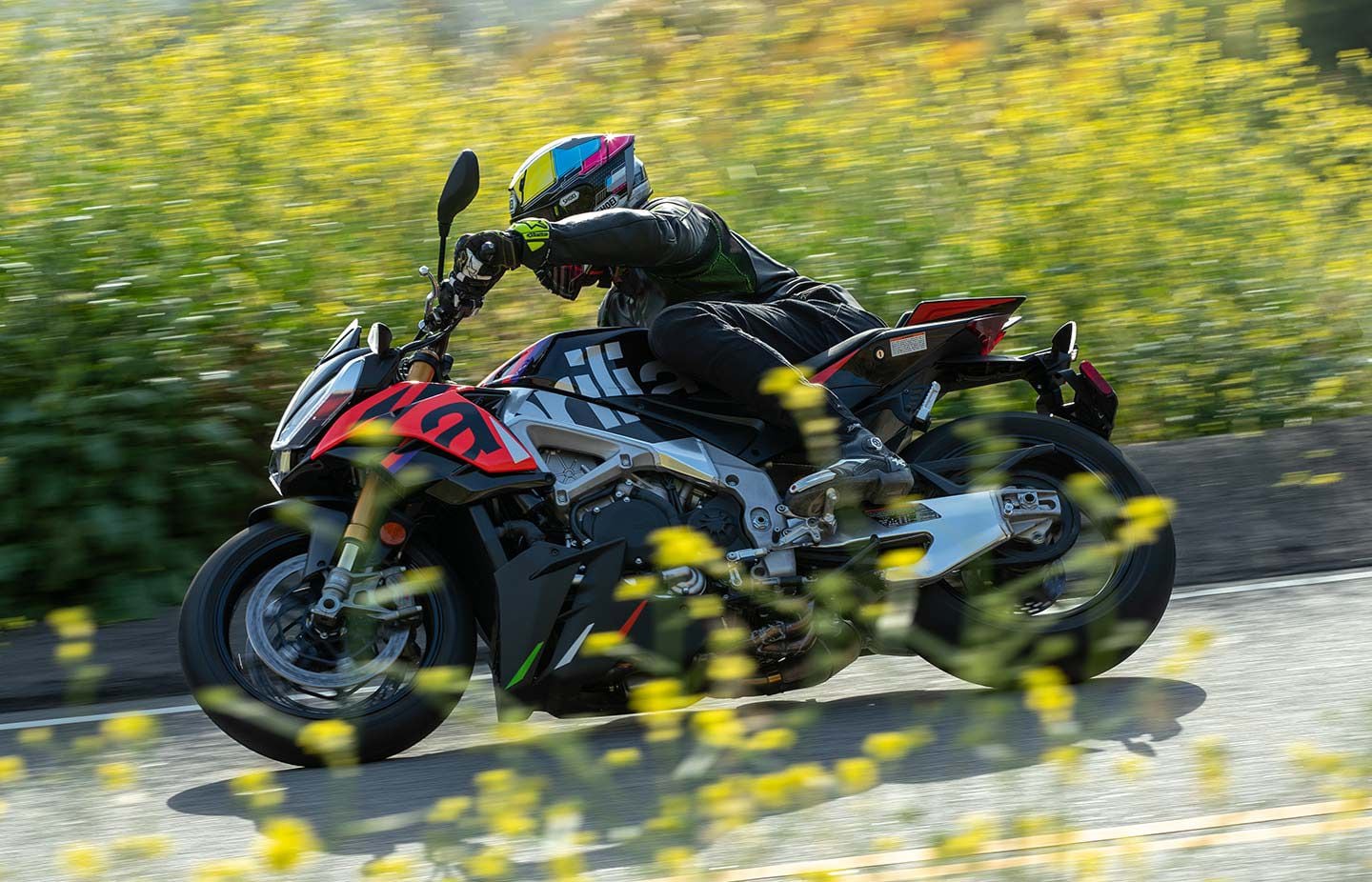 On the street, the Aprilia’s taller gearing and a slight dip in the power and torque in the midrange keep it from punching out of corners as well as the Ducati.