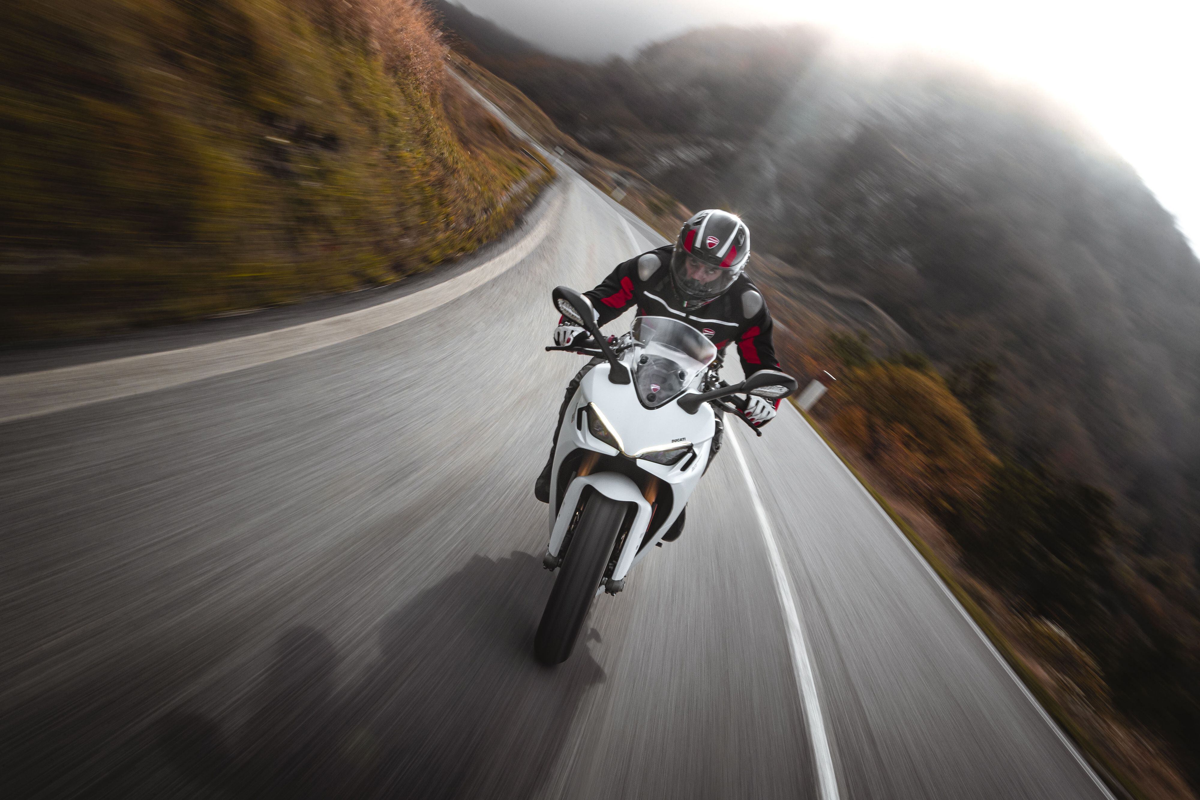 2021 Ducati SuperSport 950 S (Arctic White Silk)