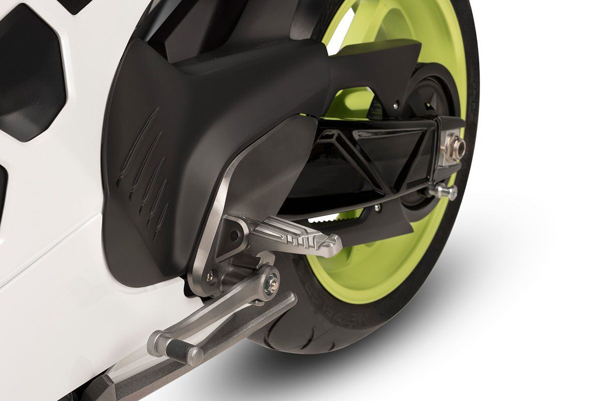 The shift lever could theoretically be set up however the rider prefers, one-down, five-up, or the opposite race-style pattern.