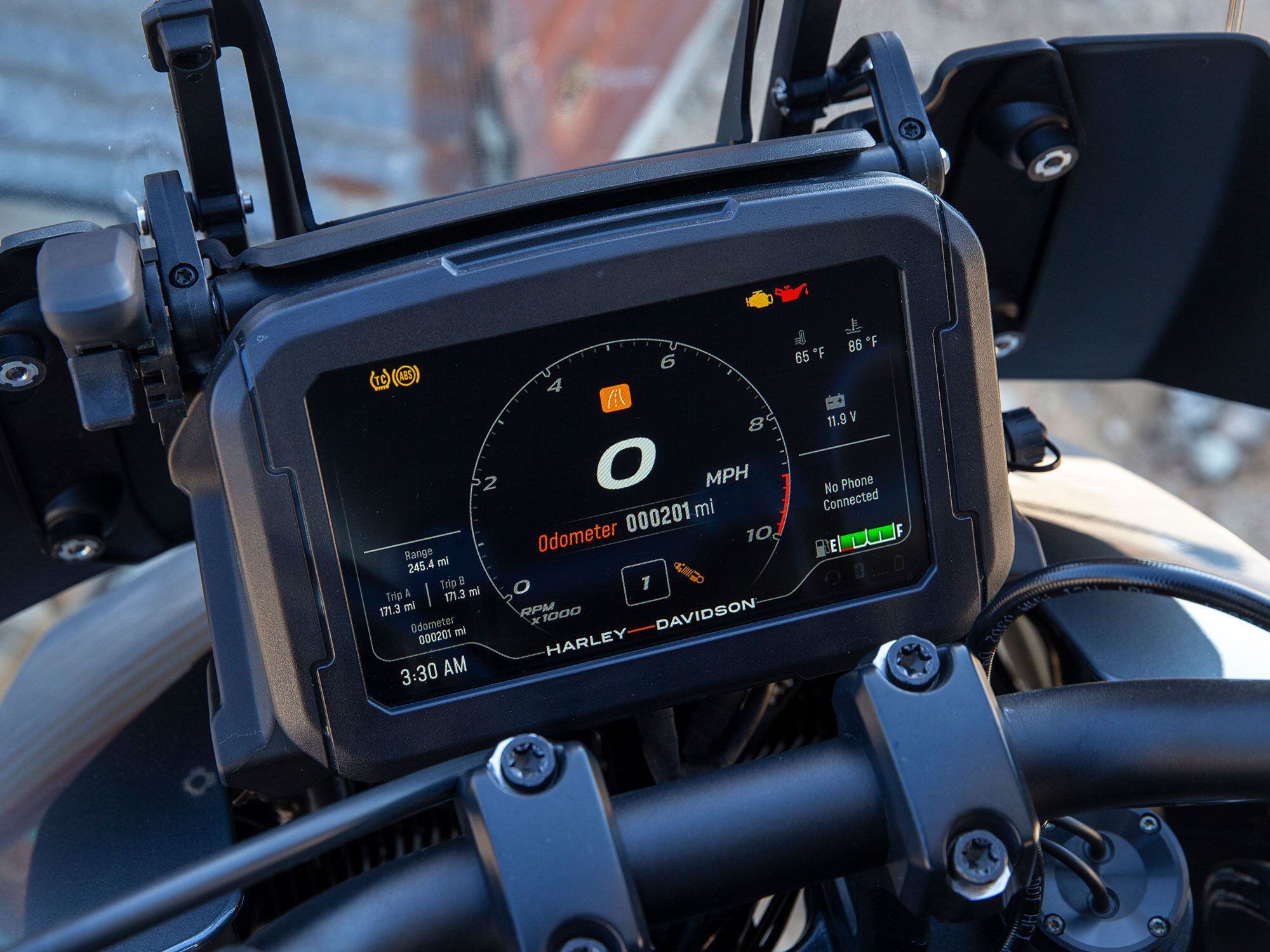 Customizing the Pan America’s ride modes is easy via the full-color TFT touchscreen.