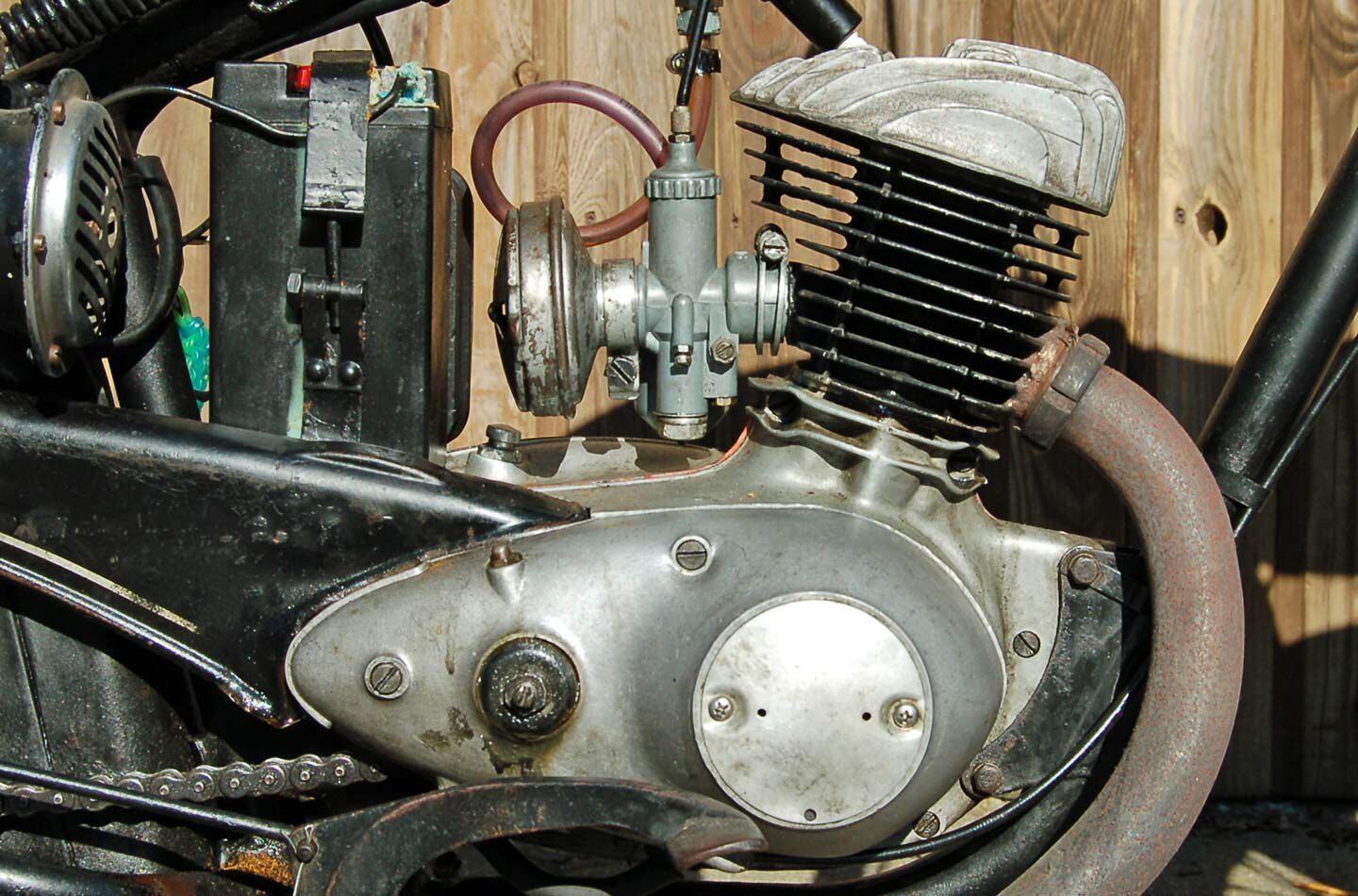 The DKW RT-125 used a rotating disc on the crankshaft with a cutaway to open and close the intake port.