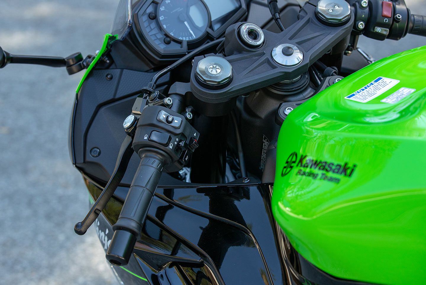 Adjusting ride modes, traction control settings, and navigating menus is managed by a switch on the left clip-on. Notice the span-adjustable levers, a nice touch.