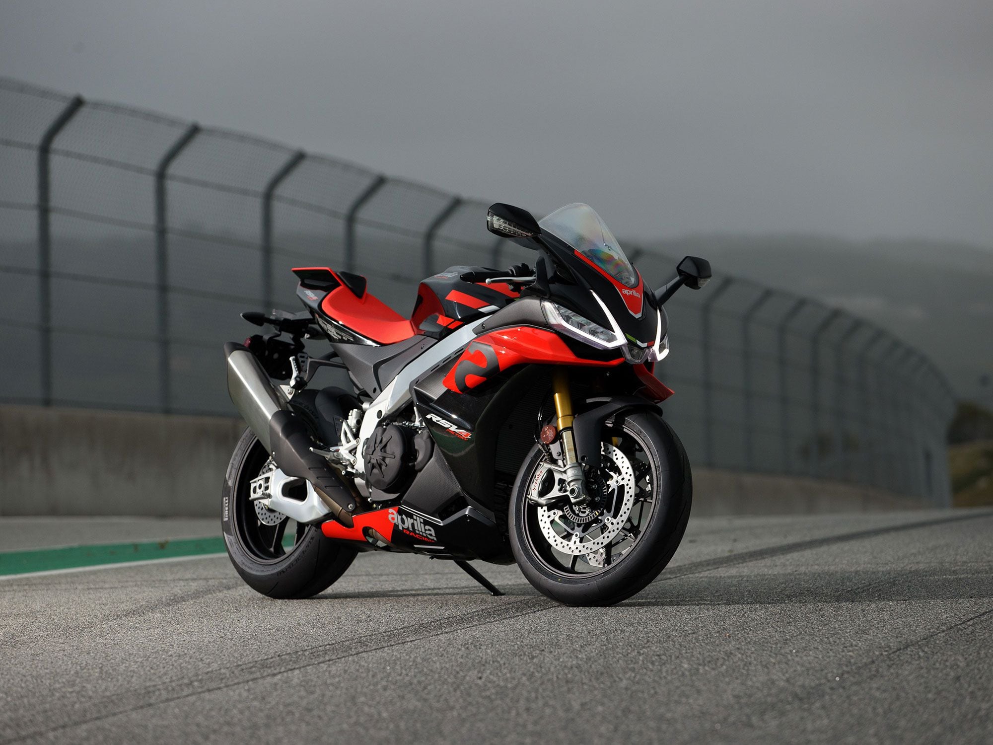 Most of the riding time was spent on the top-spec RSV4 Factory, which is fit with forged wheels, electronically adjustable suspension, and an adjustable steering damper.