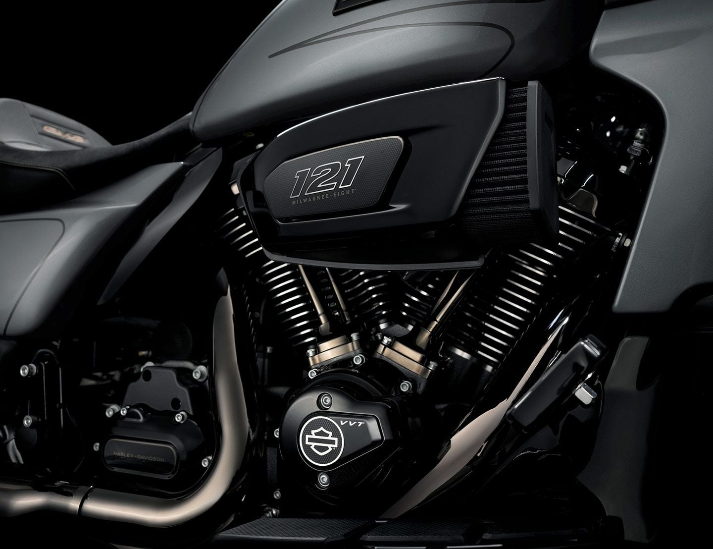 The new Milwaukee-Eight VVT 121 engine features liquid-cooling, displaces 1,977cc, and is said to produce 115 peak horsepower at 4,500 rpm.