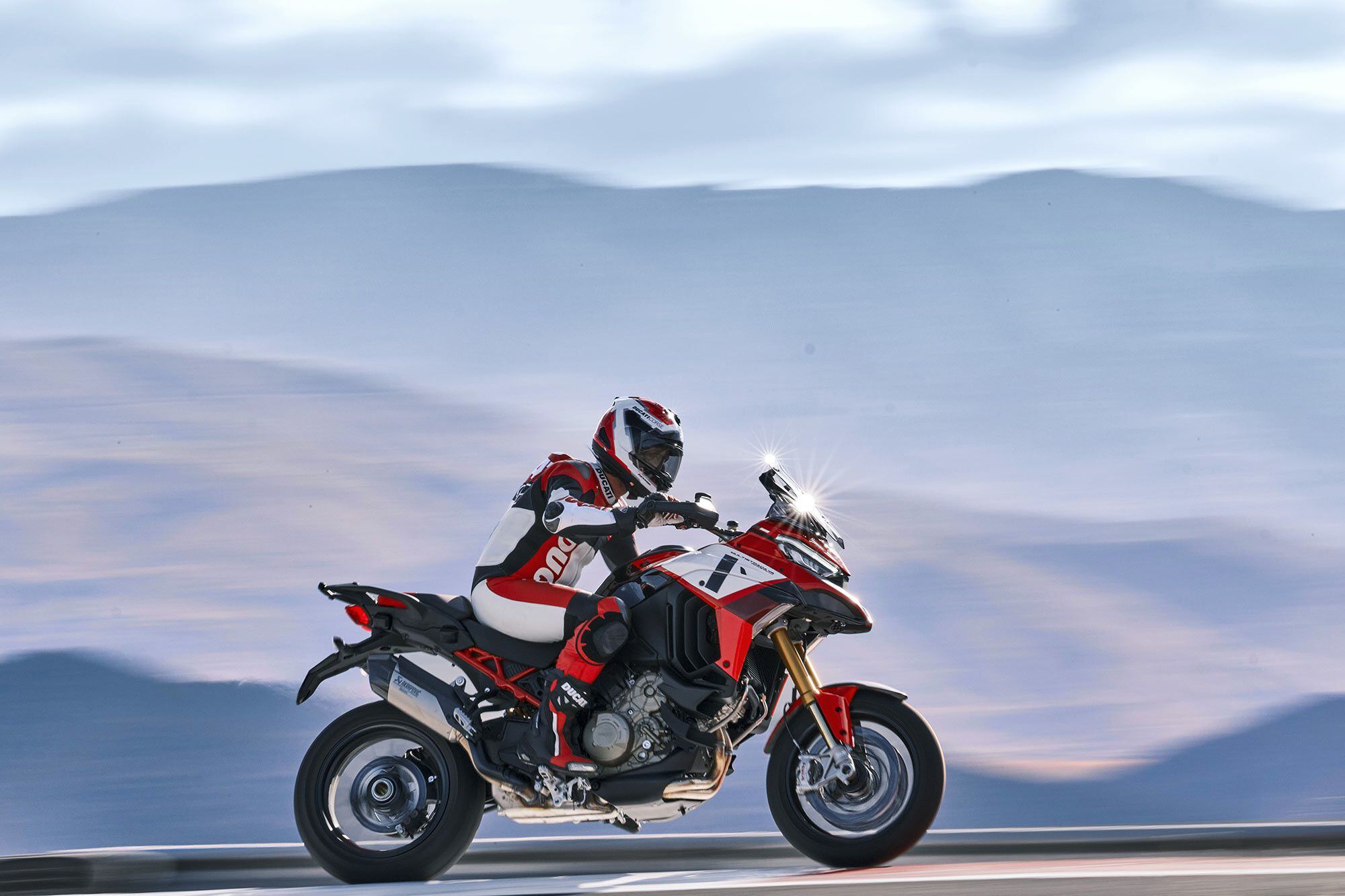Anyone who’s ever ridden Pikes Peak will immediately understand what this bike is about. The graphics are inspired by the Desmosedici GP ’21.