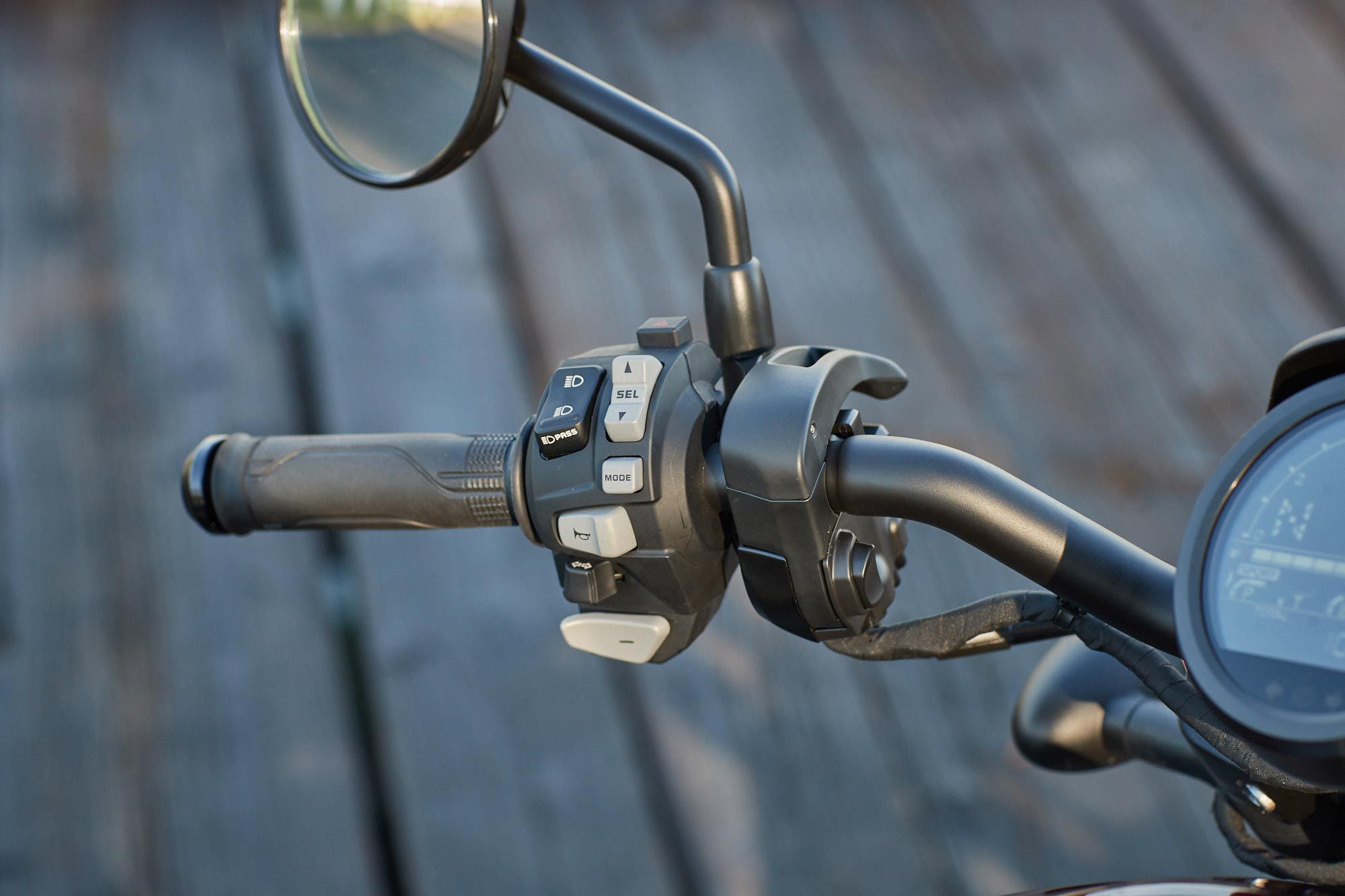 Button shifting for the DCT is located at the left handlebar, as is a parking brake with its quick-release button located below.