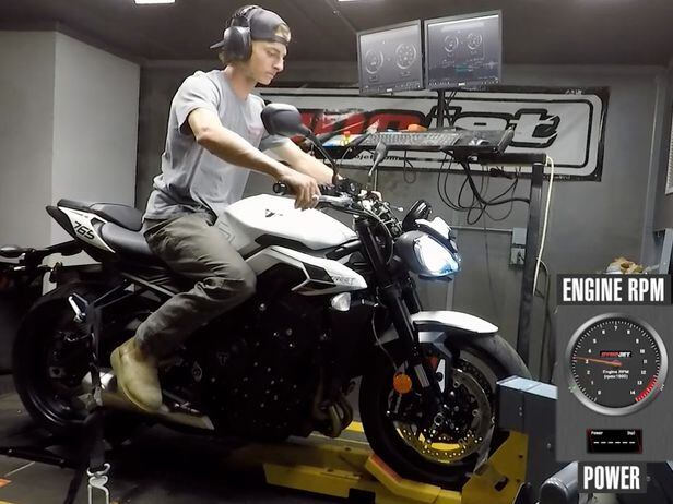 000 2024 トリプルゼロ Kawasaki Ninja ZX-6R 2024 vs Triumph Street Triple 765 RS 2024