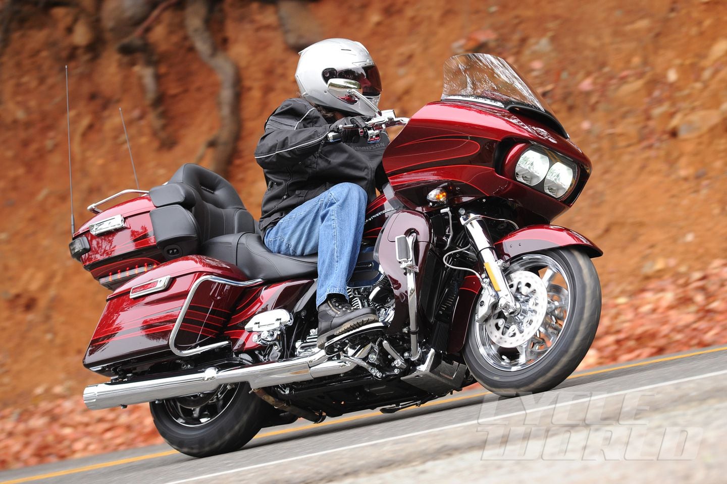 2015 Harley Davidson Cvo Road Glide Ultra Touring Motorcycle Review Cycle World