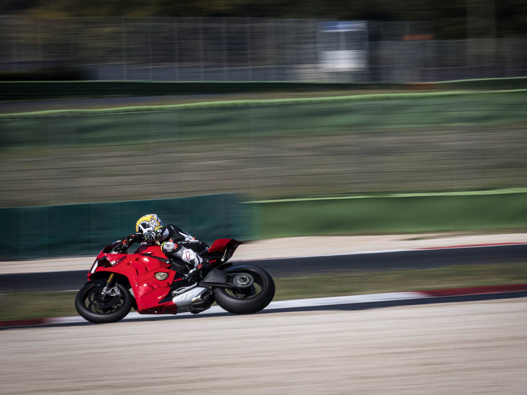 More user-friendly and faster at the track doesn’t always go hand in hand, but it does for the 2022 Panigale V4 S.