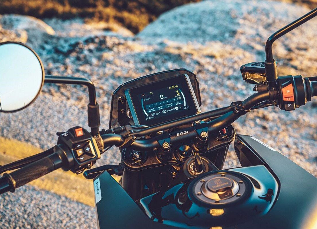 The 5-inch TFT display lets you access the electronic goodies like three ride modes, ABS, and traction control. Anti-wheelie control and cruise control are optional. Handlebars are adjustable.
