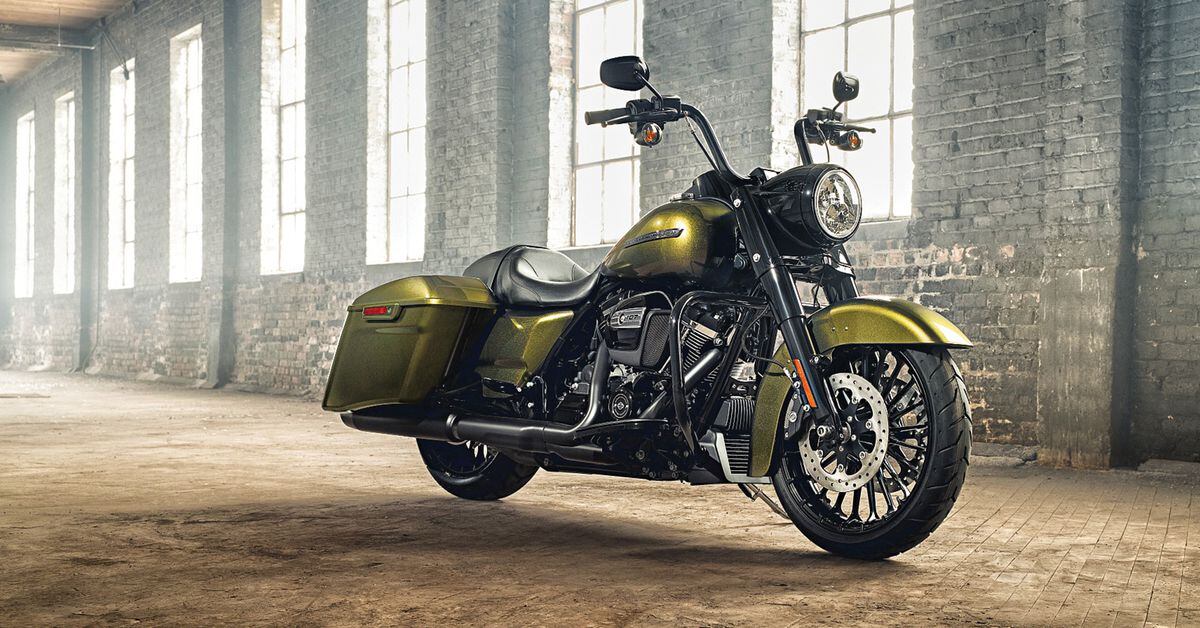 world best touring bike