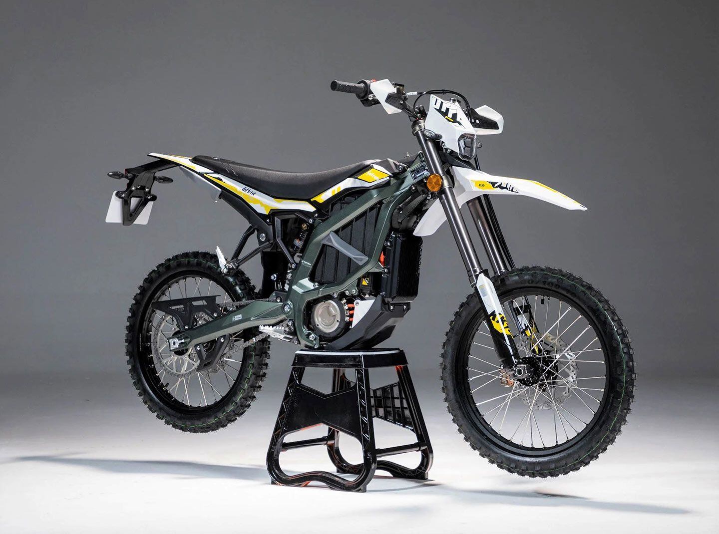 Splitting the difference between mountain bike and small dirt bike, the Sur-Ron Ultra Bee is well equipped for off-road trails.