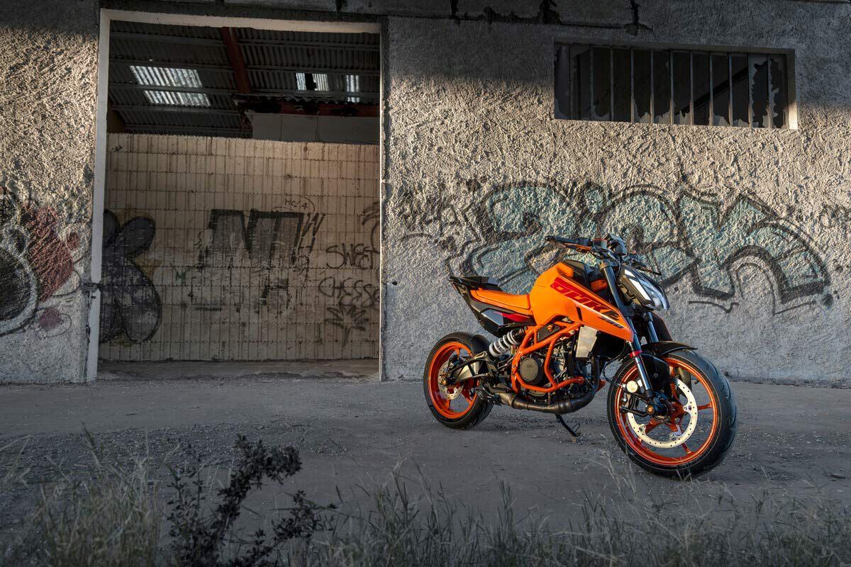 Just like the 990 Duke and 1390 Super Duke R Evo, the 390 Duke gets a refresh for 2024.