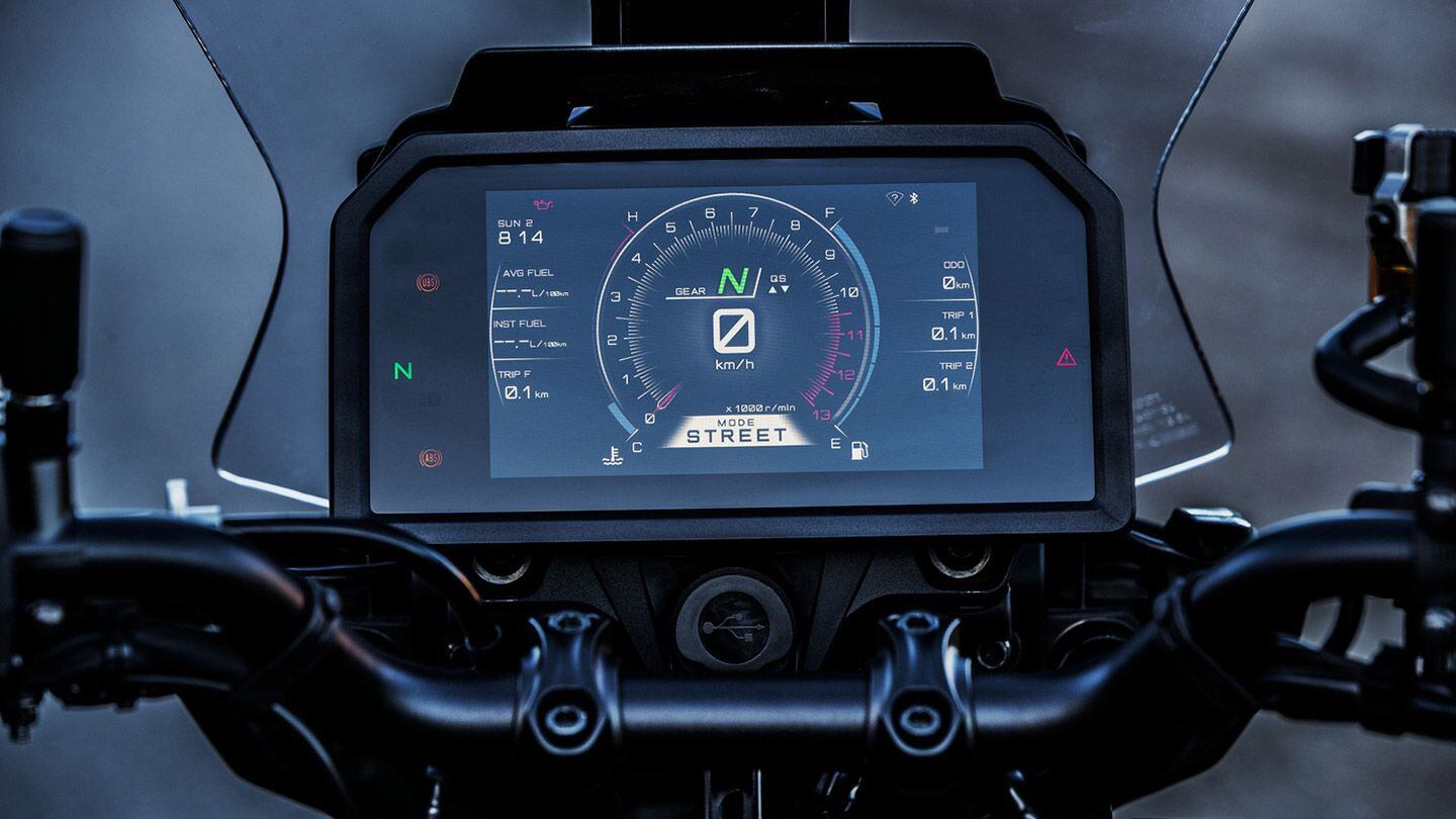 Behold: a new, one-piece full-color 7-inch display for 2024. More coherent, presumably brighter, and with greater functionality (and now, connectivity). New USB port is below.