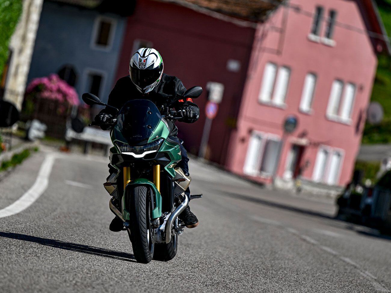 Italians are passionate about domestically manufactured products. Everywhere we stopped, locals wandered over to check out the V100 and ask questions.