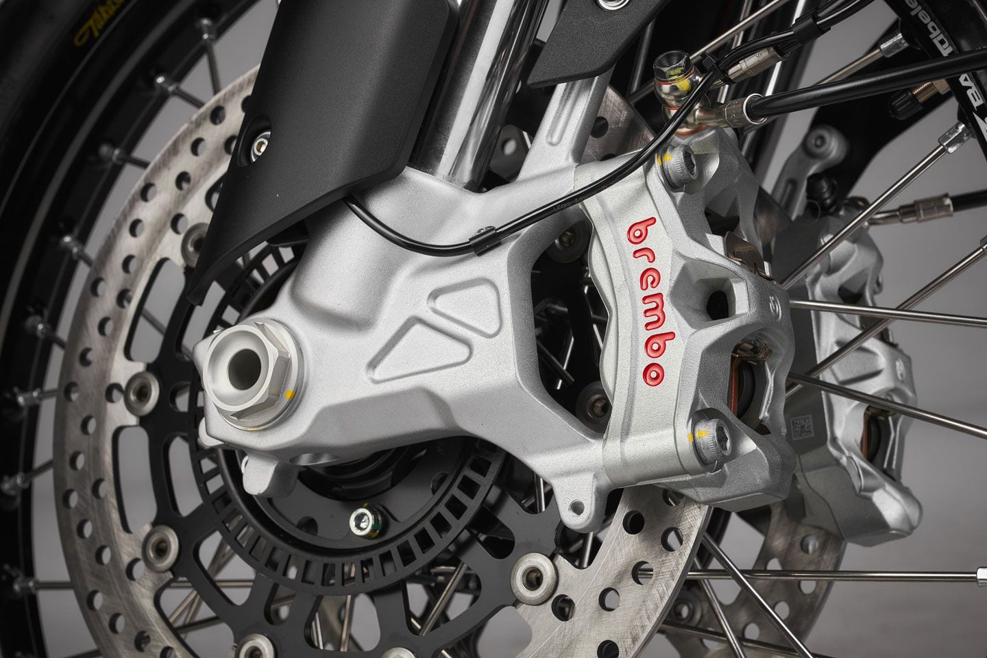 A pair of Brembo Stylema four-piston, radial-mount calipers are used up front.