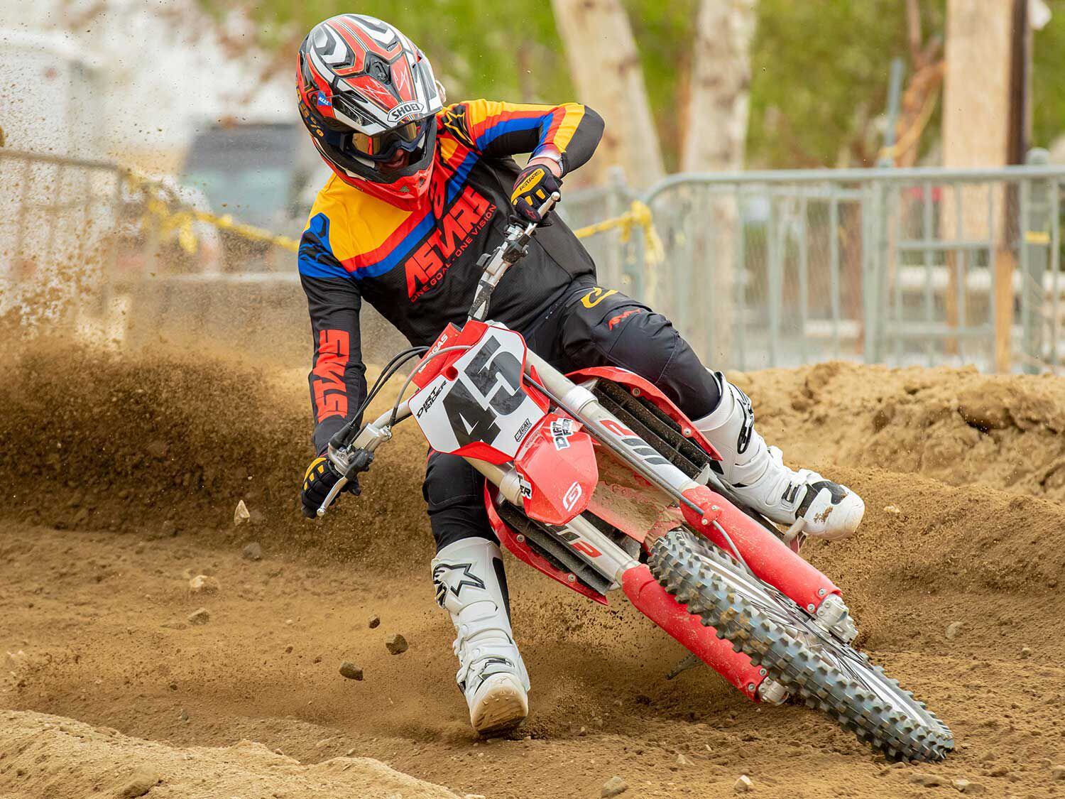 The MC 450F’s power delivery is ultra smooth and easy to handle.