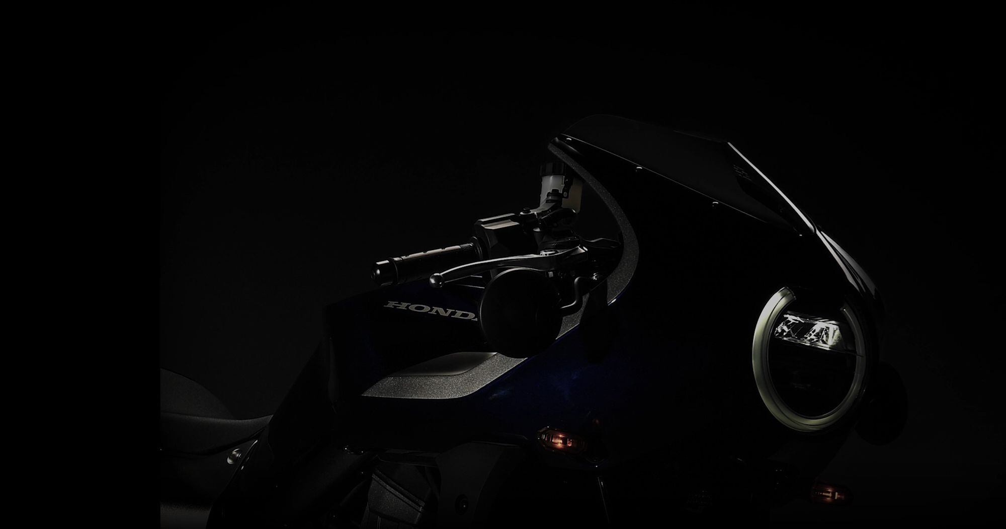 Bullet-shaped nose fairing with circular headlight is a clear homage to Honda’s 2017 CB4 concept.