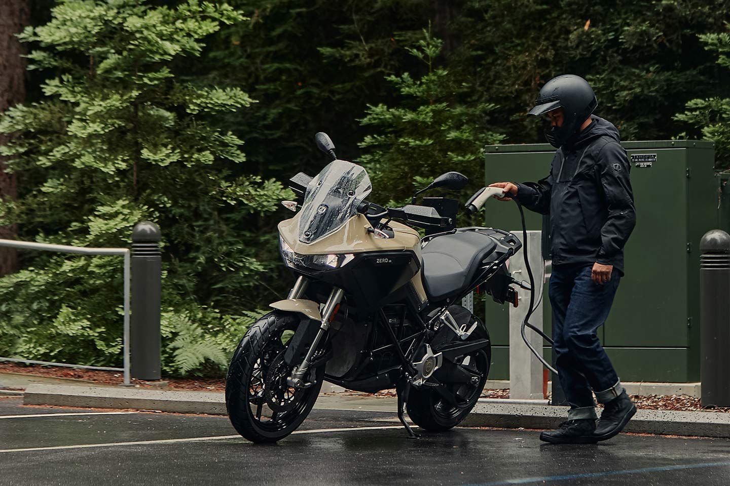 The DS gets a new 14.4kWh battery pack.