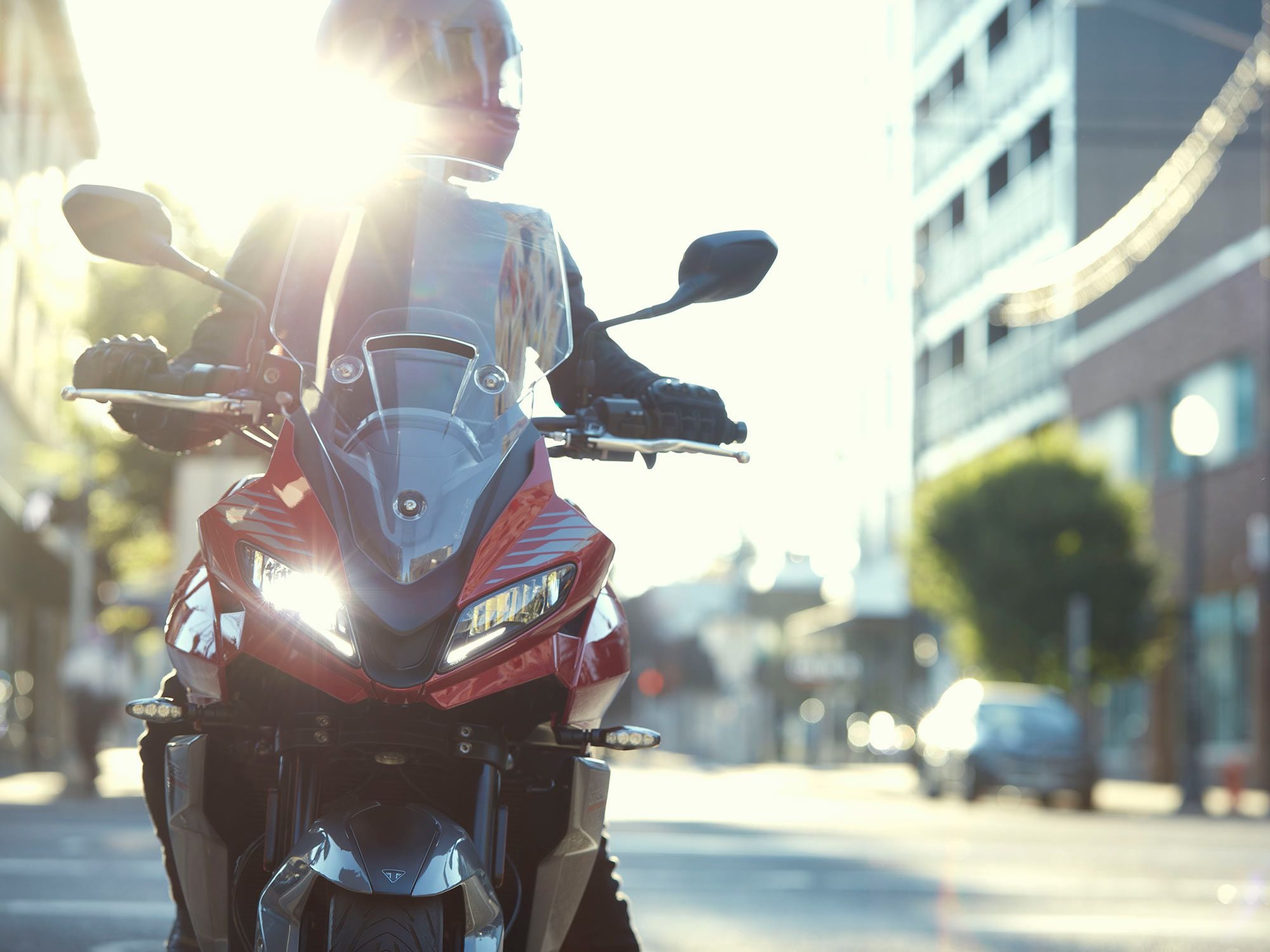The Tiger Sport 660’s 32.9-inch seat height is 1.1 inches taller than the Trident, and the pillion seat is significantly higher than on the roadster for better passenger visibility.