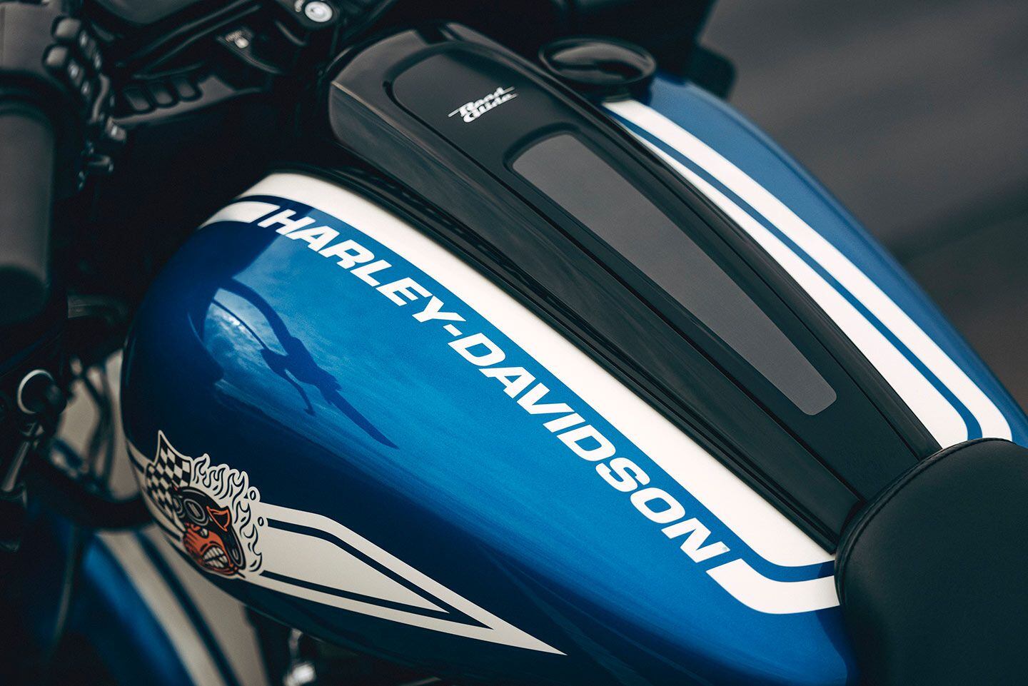 Custom stripes over Celestial Blue paint and Fast Johnnie logo on the Road Glide ST tank.