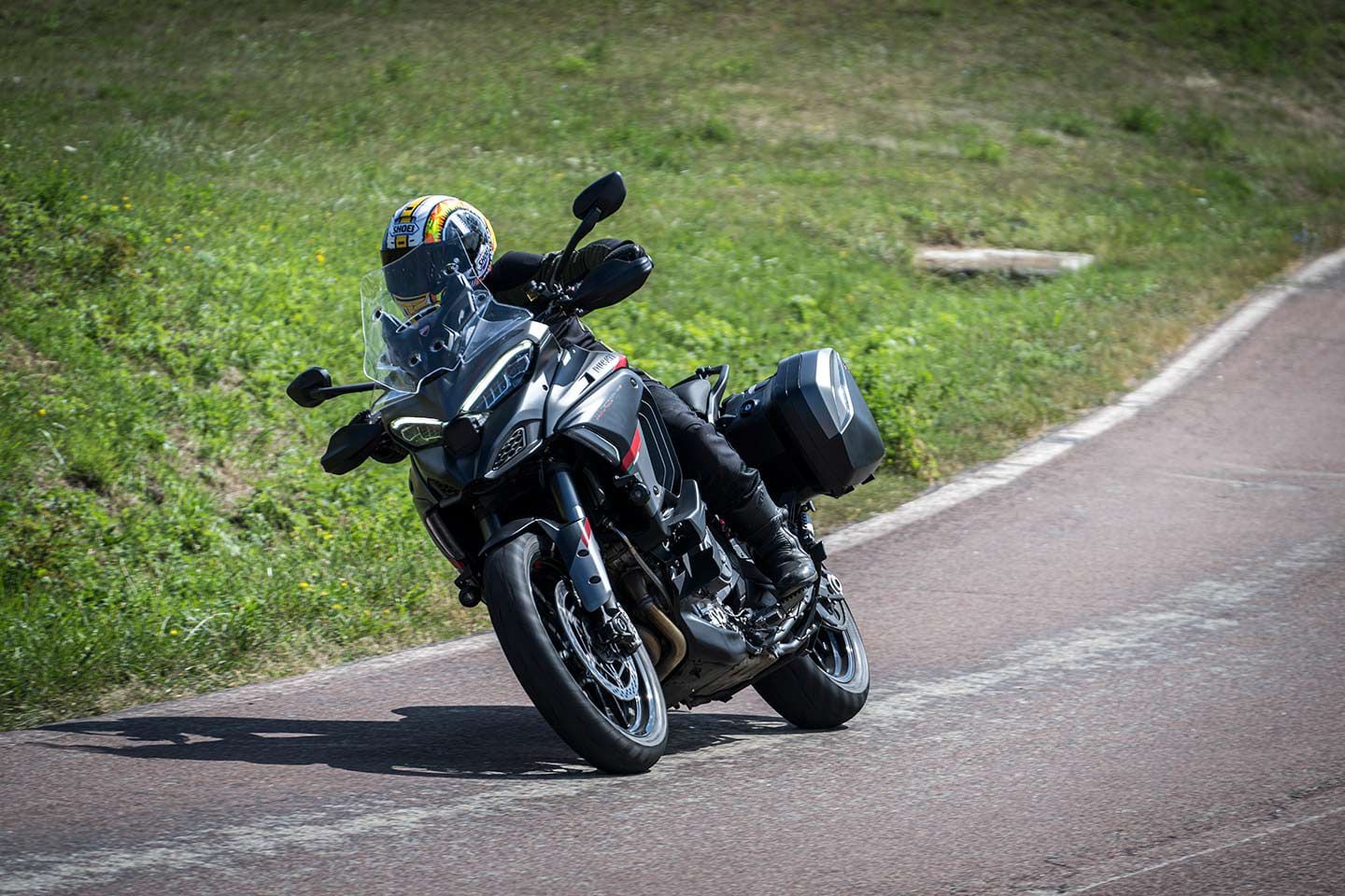 Lean-sensitive traction control and ABS along with Ducati’s Skyhook semi-active suspension keep rider confidence high when the road quality is low.