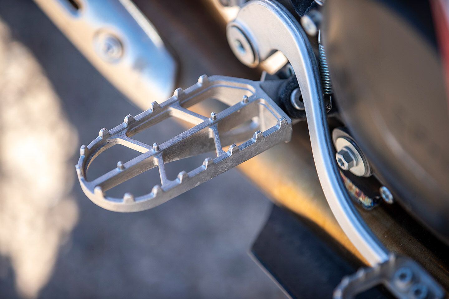 Big rally-style footpegs are comfortable and allow you to really use your feet to make direction changes.