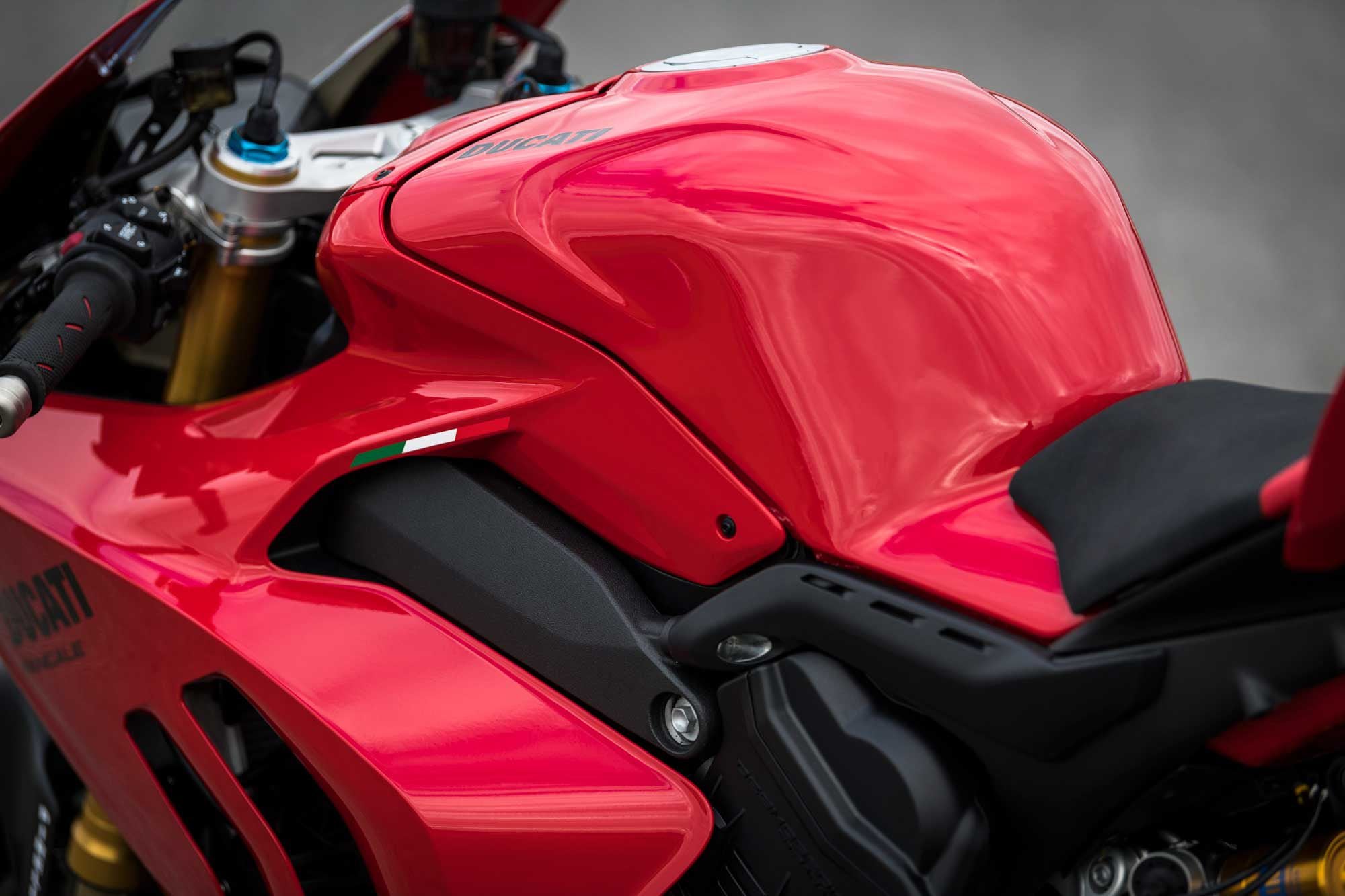 The rear portion of the fuel tank features a more vertical shape which makes it easier for the rider to squeeze with his or her knees.